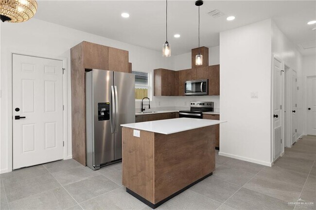 Building Photo - 16 S Links Dr