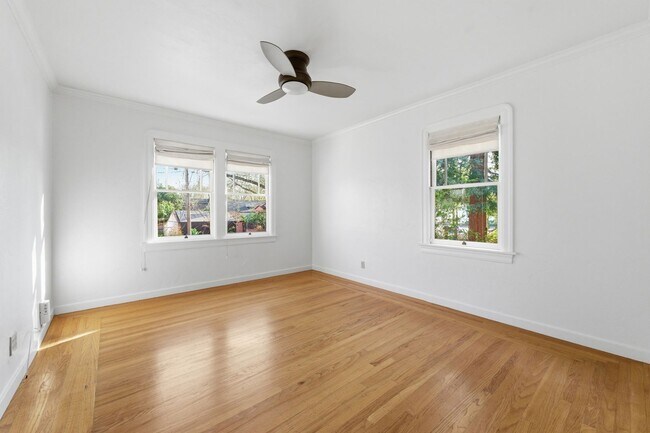 Building Photo - Spacious 2 Bed, 2 Bath Home