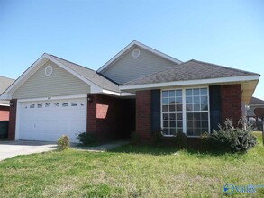 Building Photo - 209 Shadow Cove Dr SW