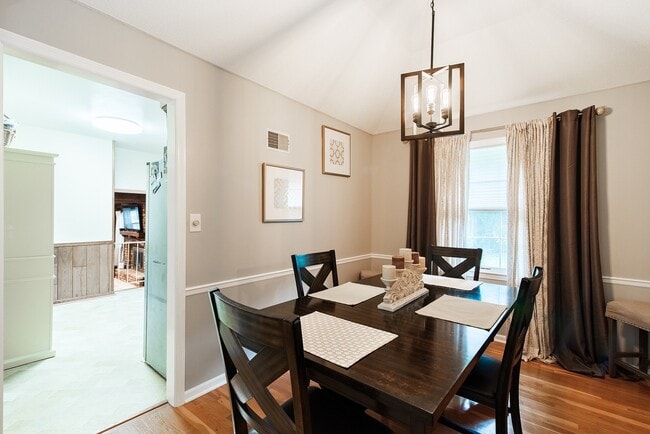 Building Photo - 3 Bed 2.5 Bath in Overland Park Nall Hills