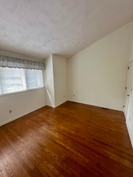Guest Bedroom - 4480 Post Rd