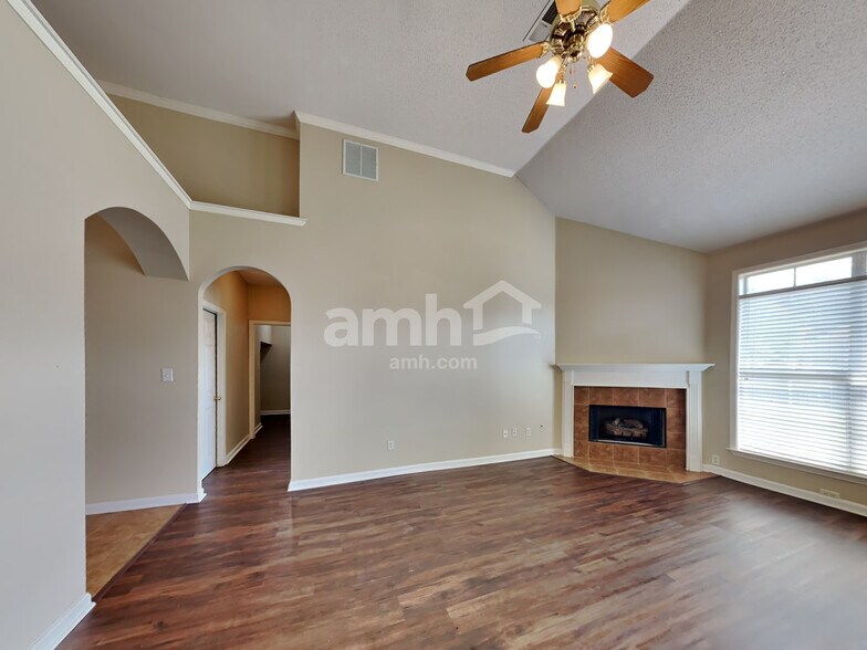 Building Photo - 1616 Sawmill Creek Ln