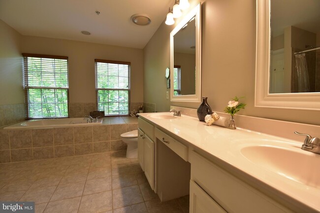 Building Photo - 5053 Kilburn St