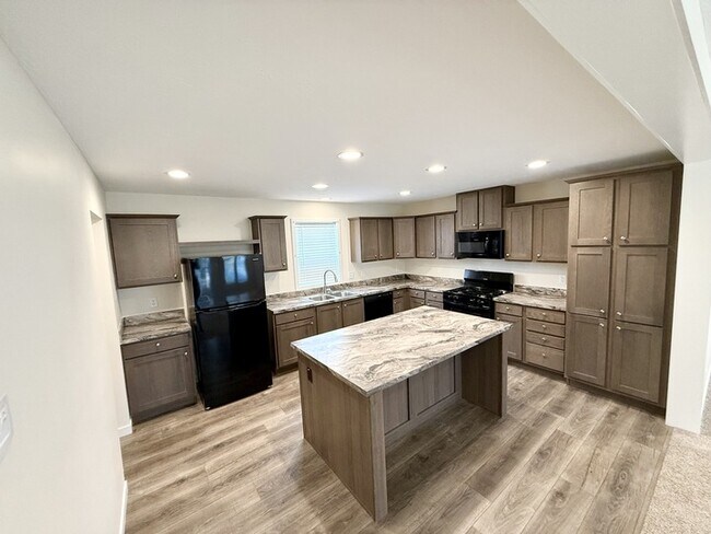 Building Photo - 9345 White Pine Ct