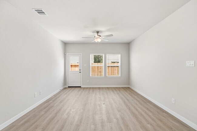 Building Photo - 7749 Bergamot Cir