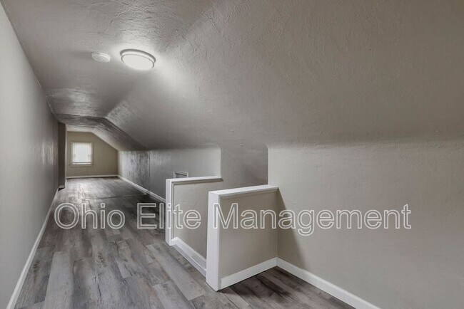 Building Photo - 618 Lilley Ave