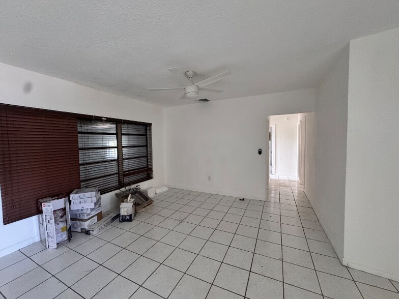Building Photo - 7625 SW 21st Terrace
