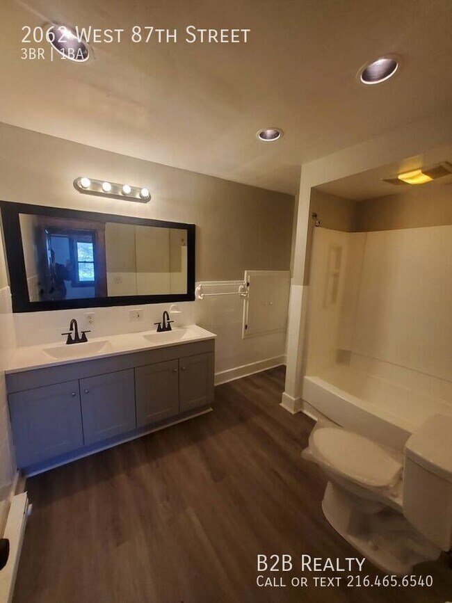 Building Photo - 2062 W 87th St