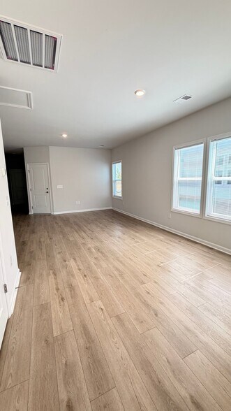 Building Photo - 1456 Donhill Dr