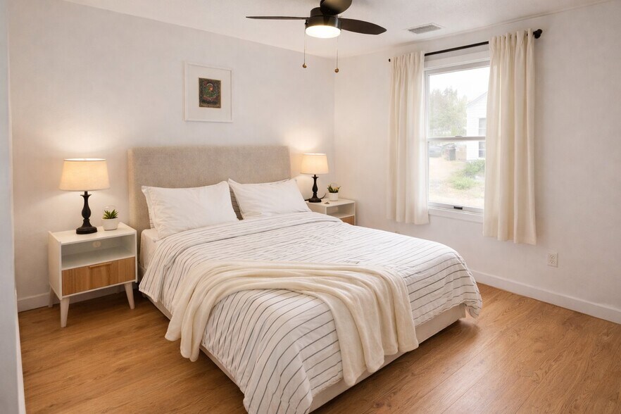 Building Photo - 553 W Center St