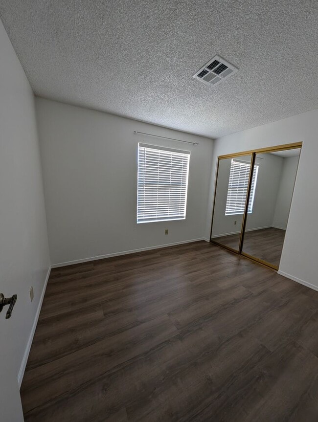 Building Photo - AVAILABLE NOW IN KYRENE AREA OF CHANDLER!!!