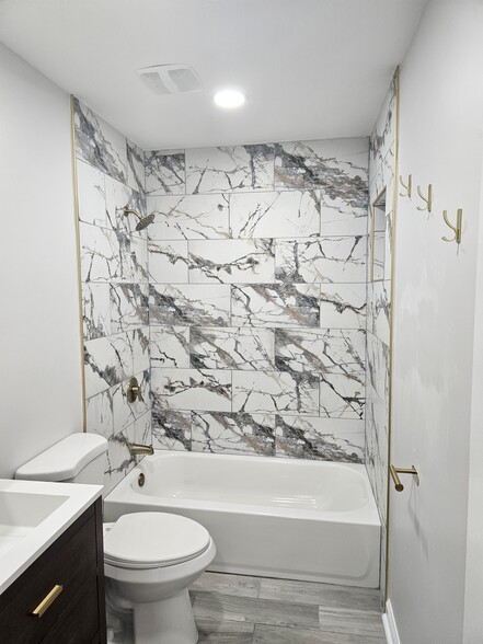 Building Photo - 10624 Riva Pl
