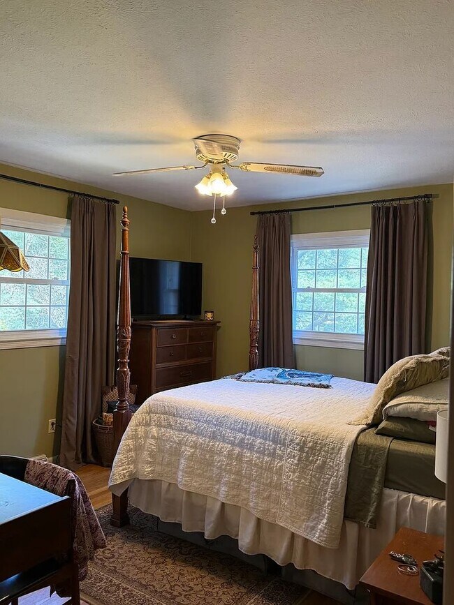 Building Photo - West Asheville Home with Private Fenced Yard & Spacious Layout