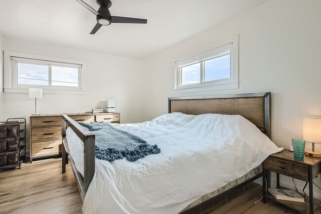 Building Photo - Updated 3BD/ 2BA home in Denver, CO! Available January 1st