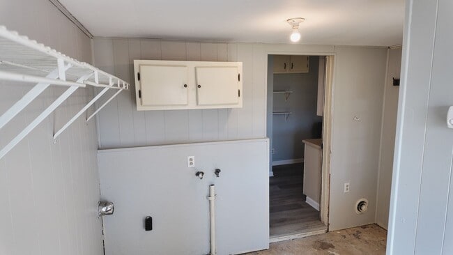 Building Photo - 310 E Jackson St