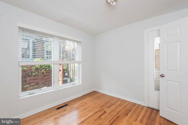 Building Photo - 3936 Delancey St