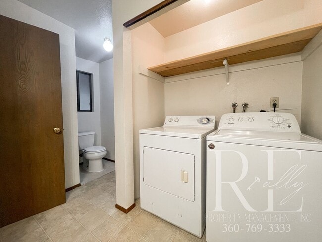 Building Photo - Spacious Duplex with Covered Porches & Garage