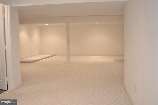 Building Photo - 3713 Stonewall Manor Dr