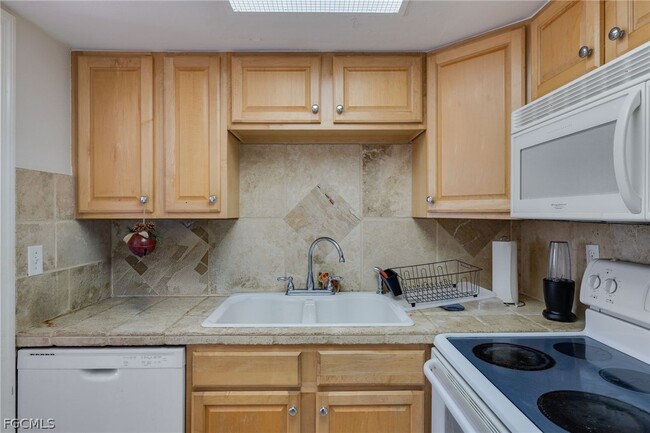 Building Photo - 3265 Royal Canadian Trace