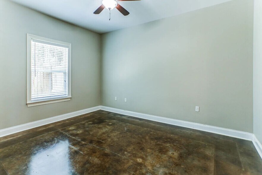 Building Photo - 12318 Village Maison Dr