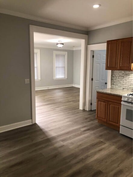 Building Photo - 145 Greenwich Ave