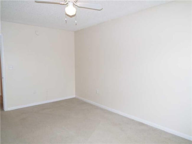 Building Photo - 741 N Pine Island Rd