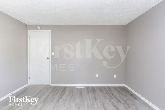 Building Photo - 910 Woodlark Dr