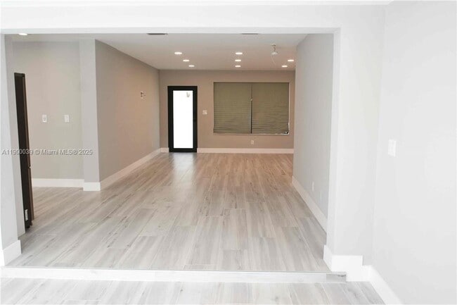 Building Photo - 3130 Pierce St