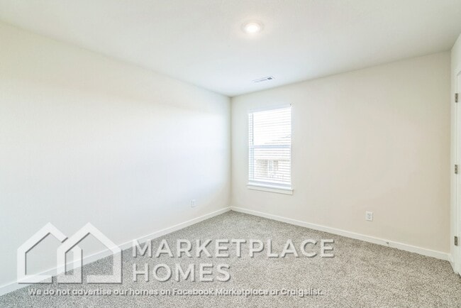 Building Photo - 5726 Selah St