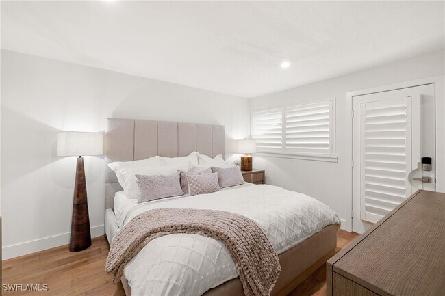 Building Photo - 175 5th Ave S