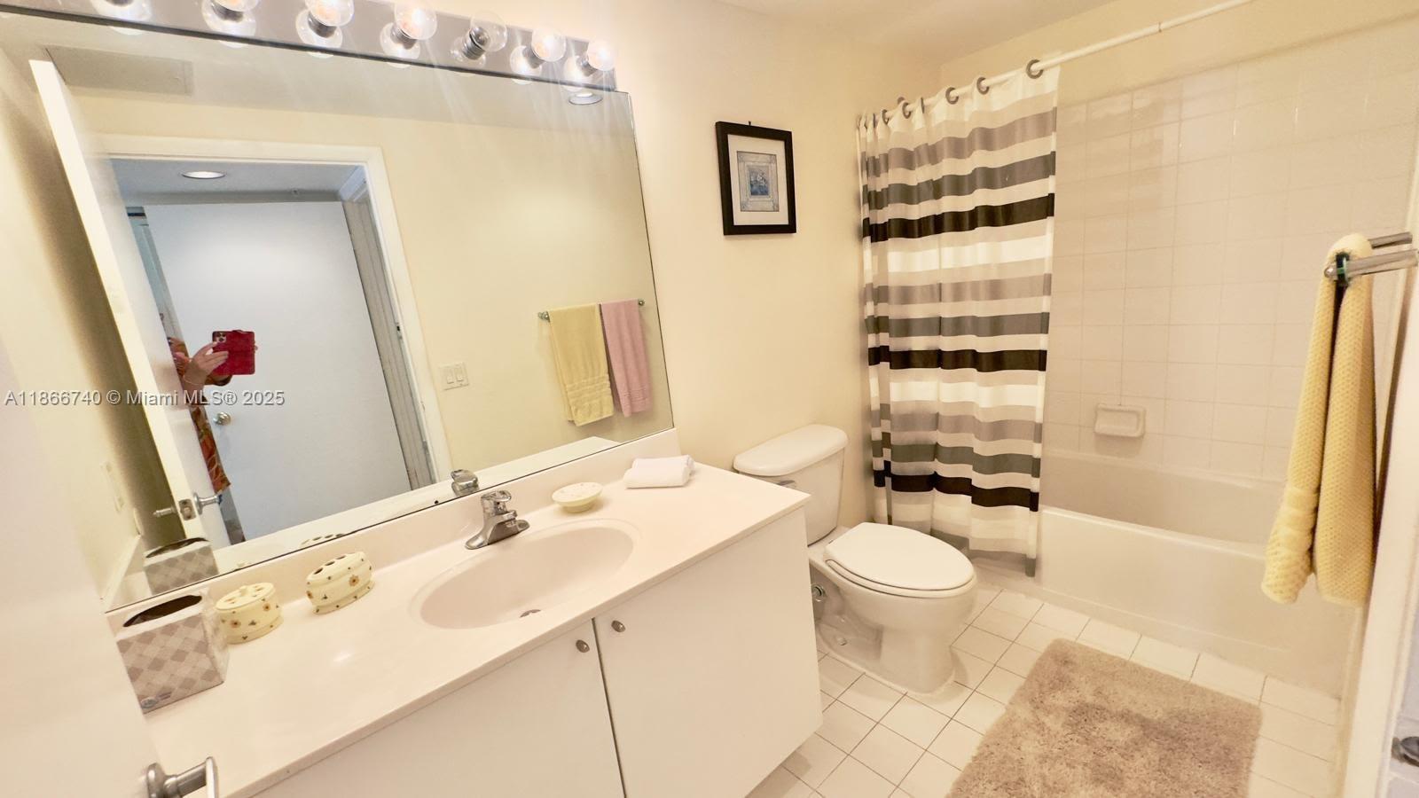 Building Photo - 17375 Collins Ave