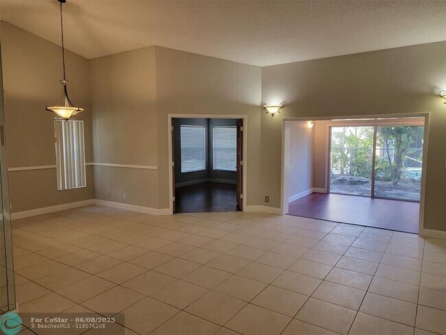 Building Photo - 10445 NW 8th Ct