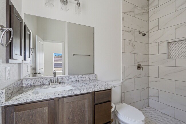 Building Photo - 905 Louisiana Downs Ave