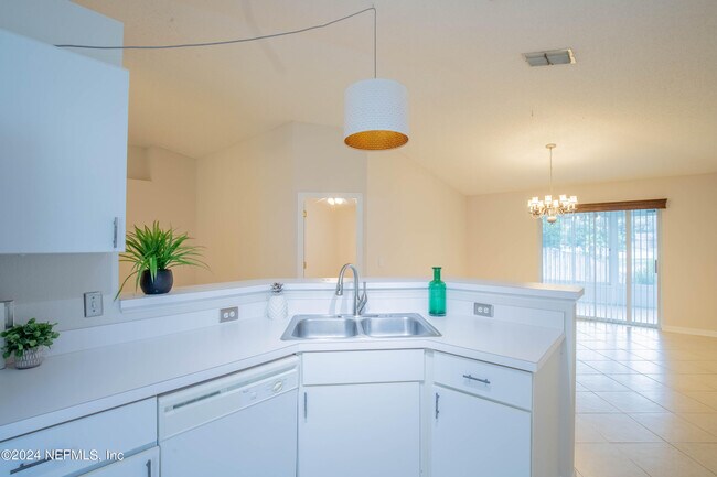 Building Photo - 3158 Ash Harbor Dr E