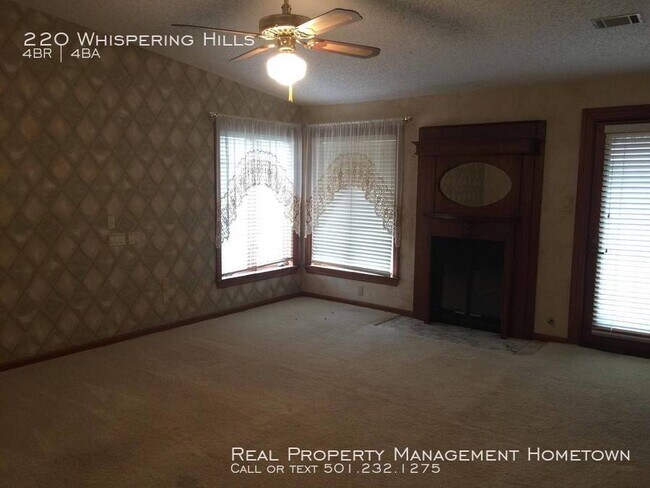 Building Photo - 220 Whispering Hill St