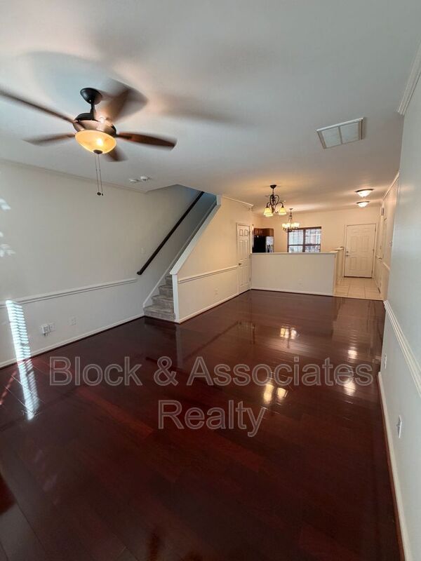 Building Photo - 832 Central Park Ave