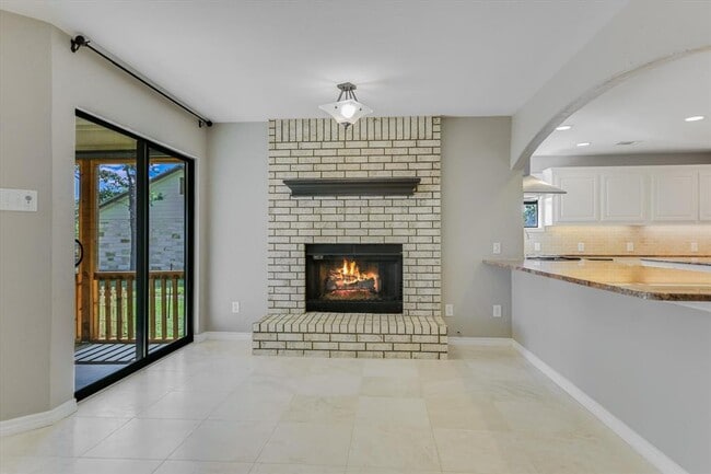 Building Photo - 106 Agarita Dr