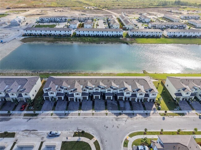 Building Photo - 2747 SE 25th Ave