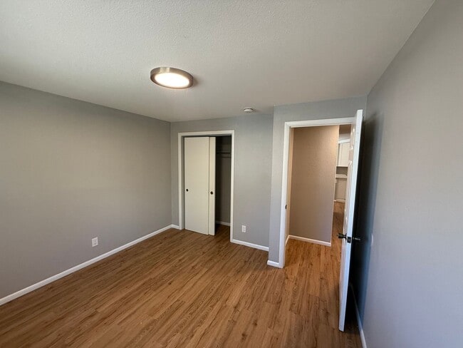 Building Photo - Charming 3BR Duplex in Aurora