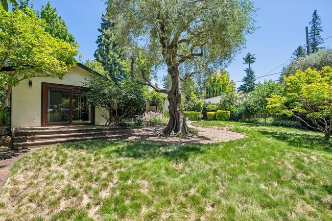 Building Photo - Renovated Linfield Oaks Retreat with Private Garden and Guest Studio