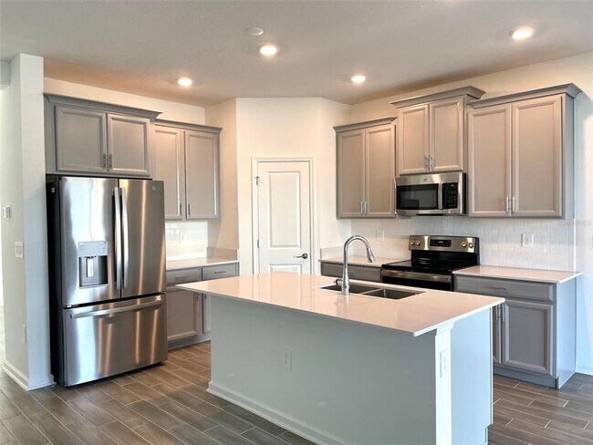 Building Photo - 6231 Lakepine St