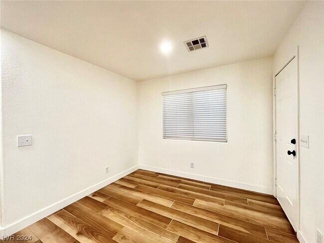 Building Photo - 9291 Hollander Ave