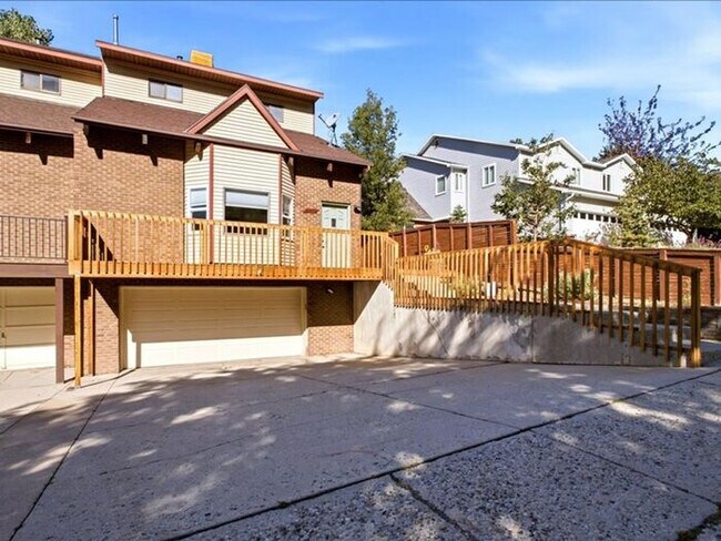 Building Photo - Cottonwood Heights 5 bed 3 bath Twin Home