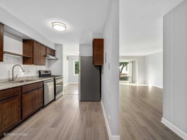 Building Photo - 3018 Roberts Dr