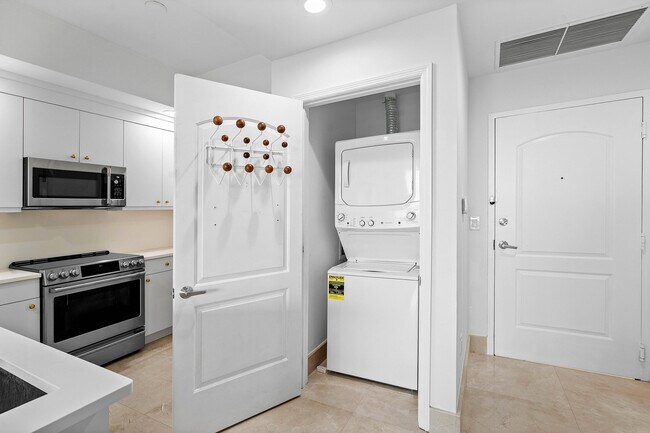 Building Photo - 801 S Olive Ave