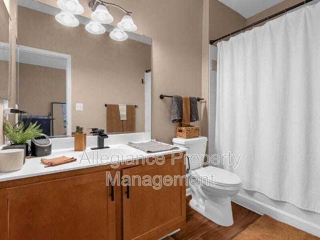 Building Photo - 4852 Eisenhower Ave