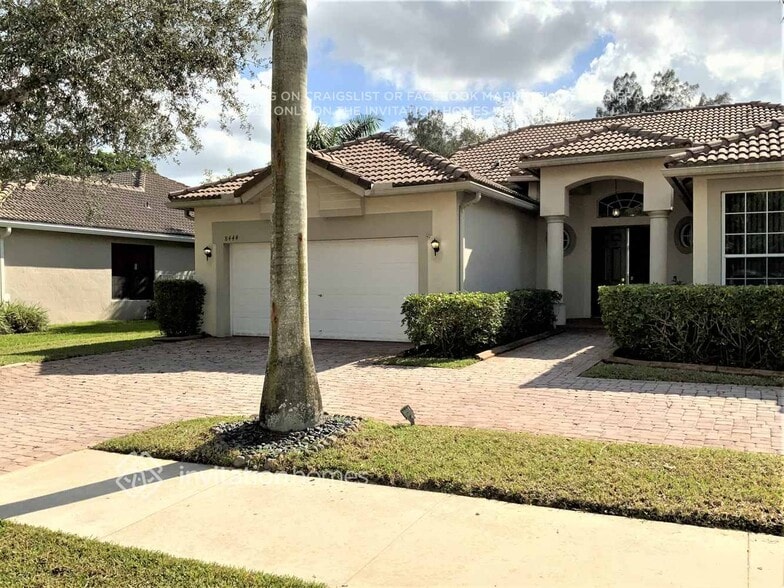 Building Photo - 8444 S Lake Forest Dr