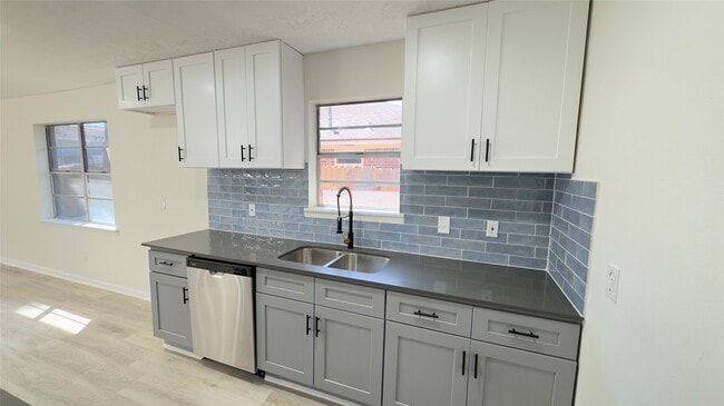 Building Photo - 829 Canfield St