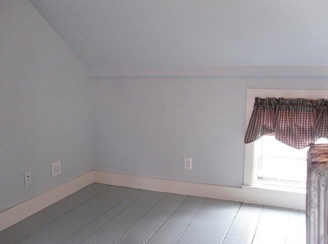 Building Photo - 249 Forest St