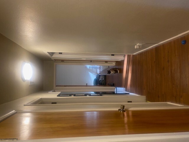 Building Photo - 2552 Mariposa Ave